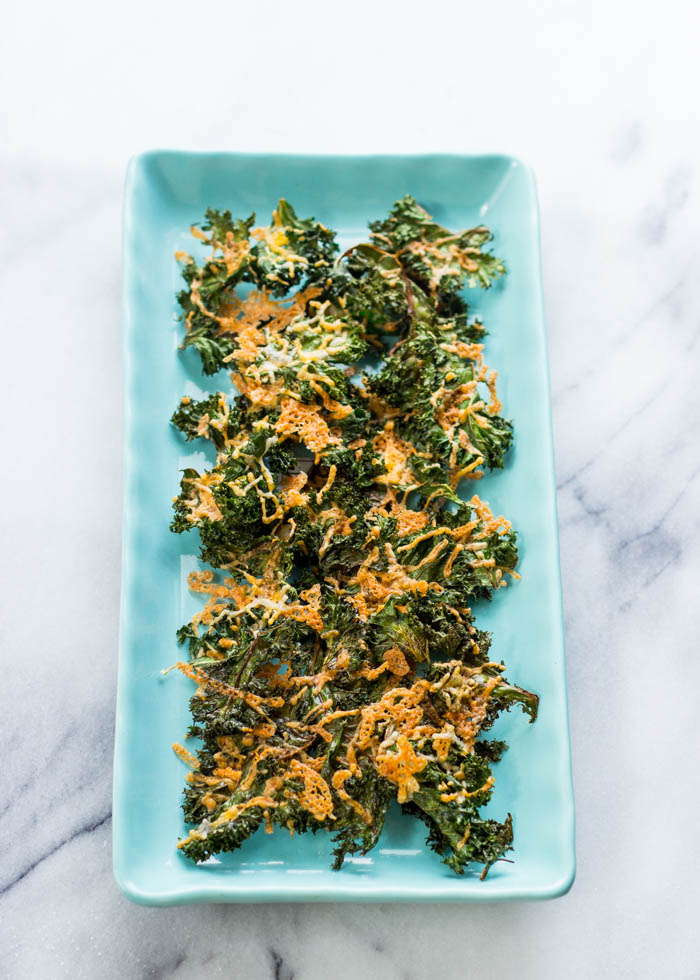 Baked Cheddar Kale Chips #quick #easy #healthy #cheesy