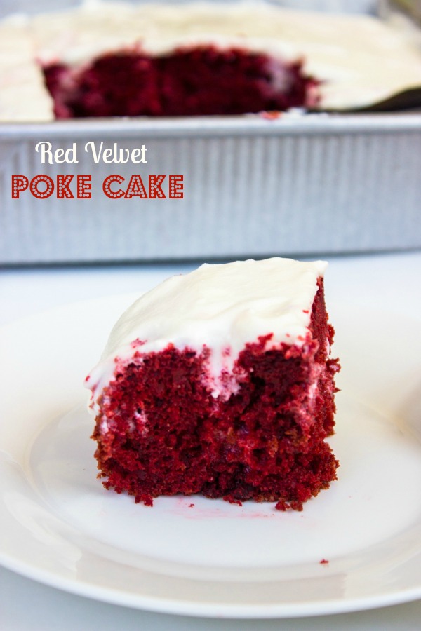 Red Velvet Poke-kakku Tuorejuustokuorrutuksella