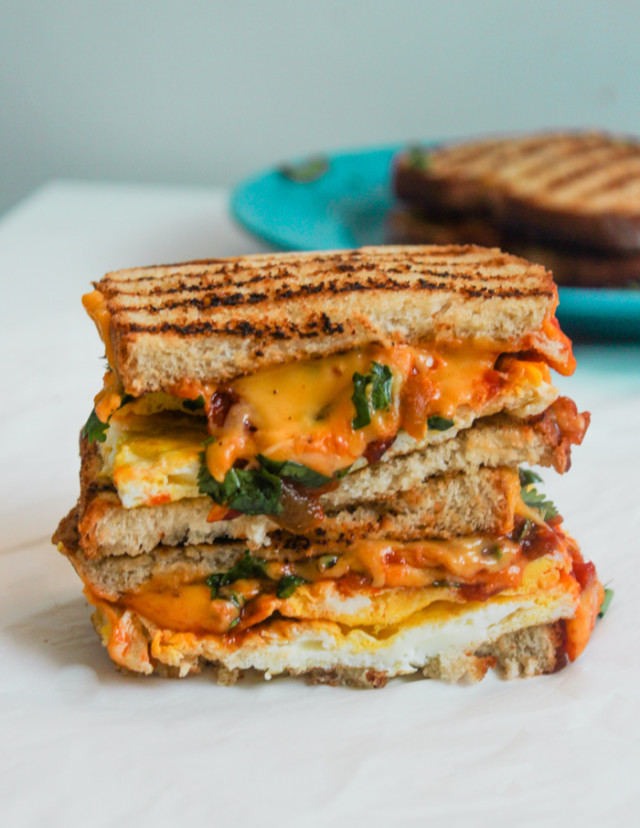 Loaded Mexican Egg and Cheese Melt | Gimme Delicious