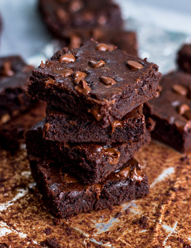 Easy One Bowl Fudgy Cocoa Brownies | Gimme Delicious