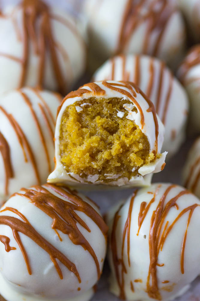 Pumpkin Cheesecake Pops (Truffles) #balls #Cake #Spice #Frosting #Moist #gimmedelicious