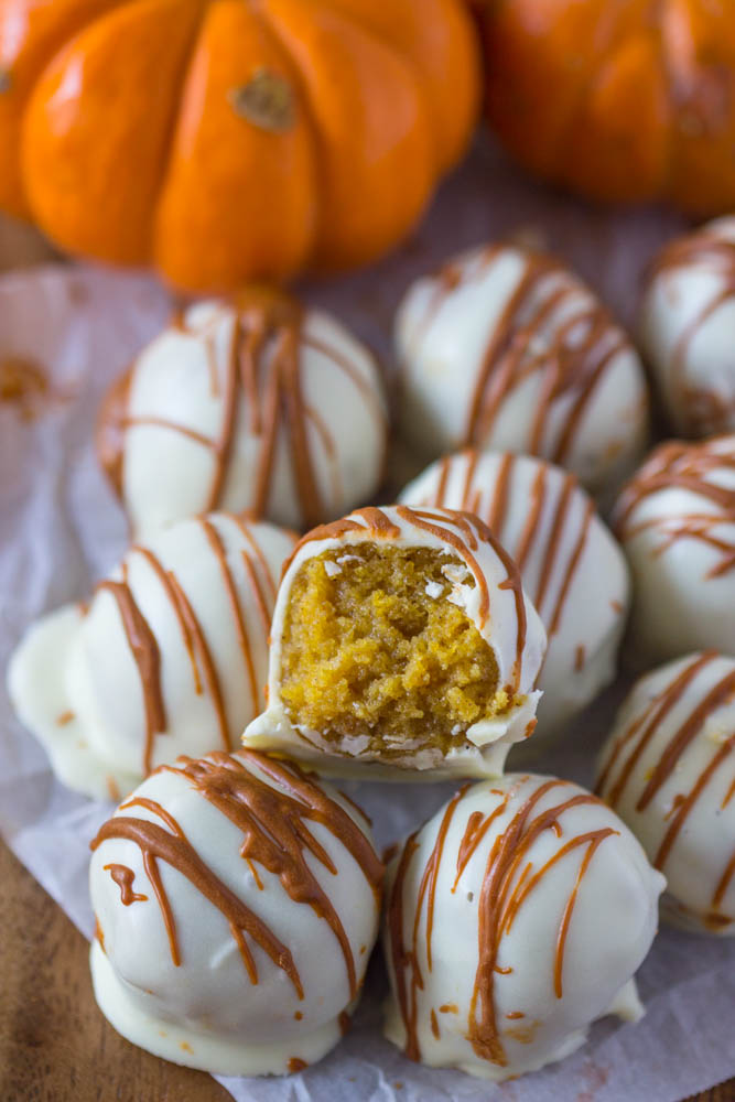 Pumpkin Cheesecake Pops (Truffles) #balls #Cake #Spice #Frosting #Moist #gimmedelicious