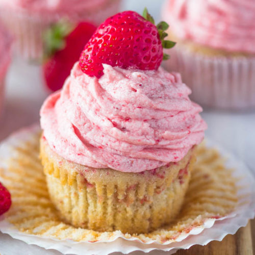 Fresh Strawberry Swirl Cupcakes with Strawberry Buttercream | Gimme ...