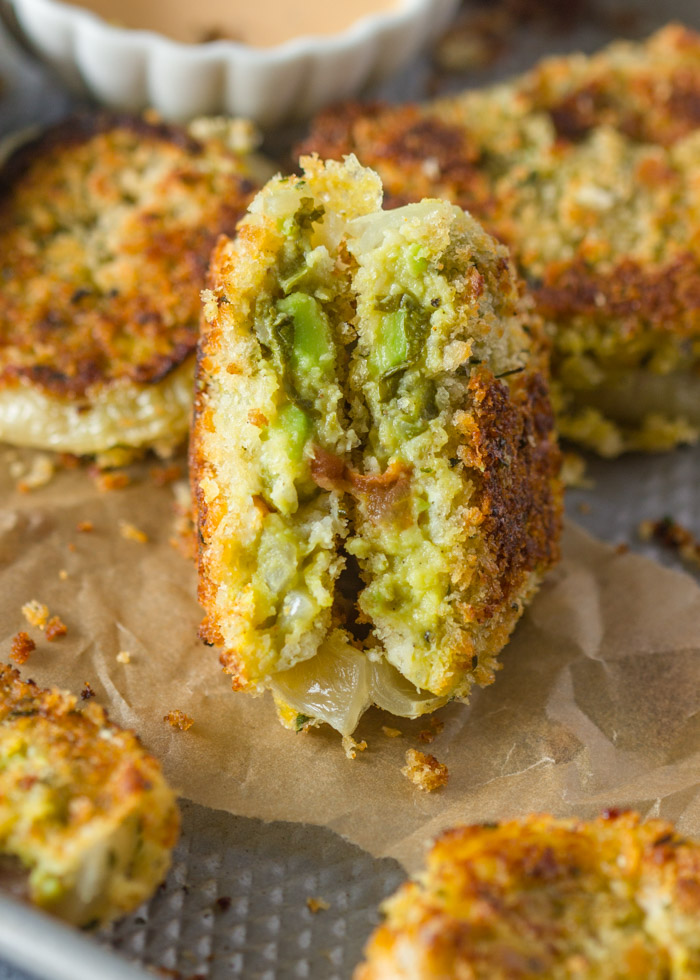 Baked guacamole stuffed onion rings with chipotle dipping sauce (video)