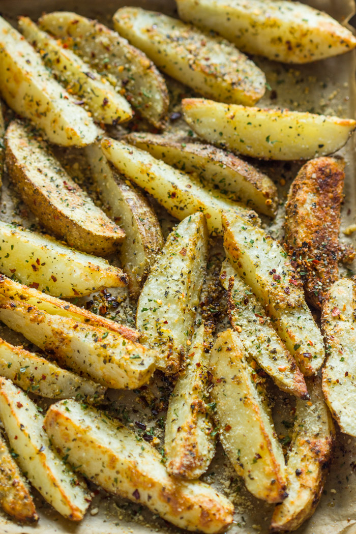 Crispy Baked Garlic Parmesan Potato Wedges