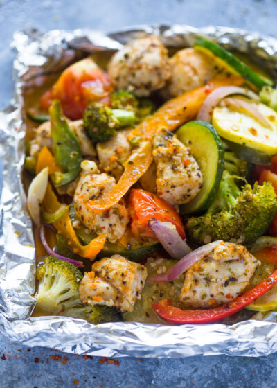 Easy Baked Italian Chicken and Veggie Foil Packets | Gimme Delicious