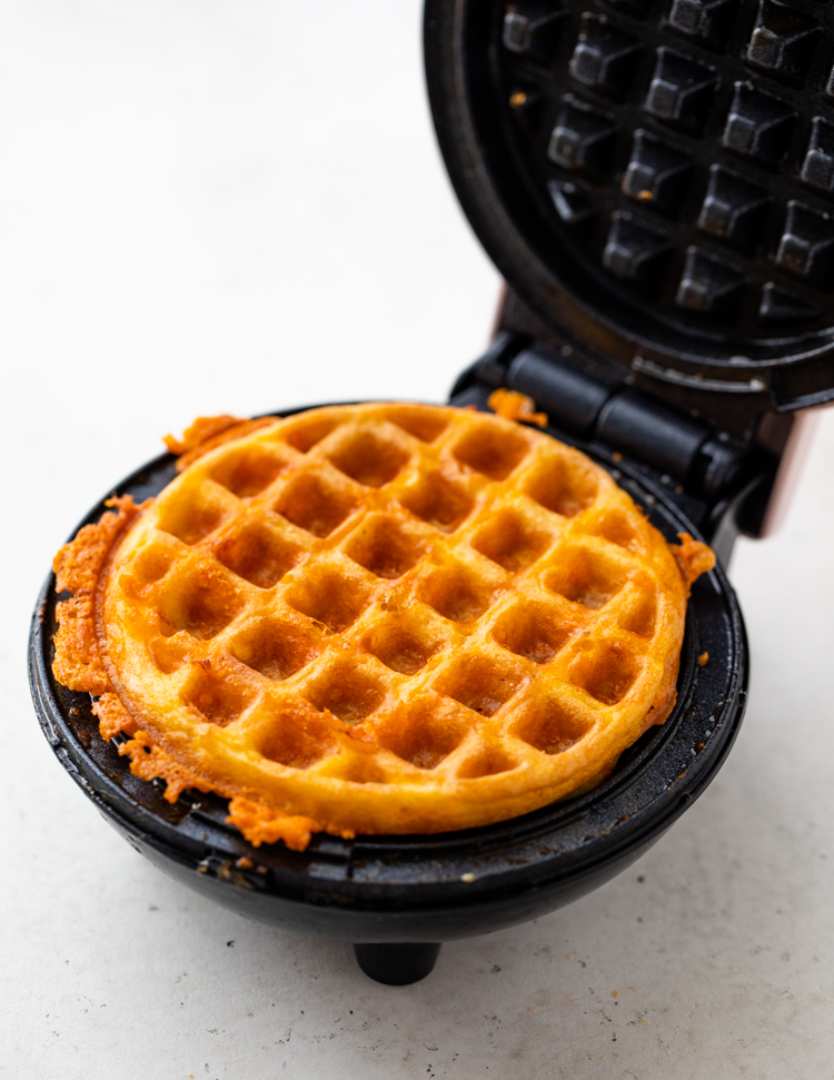 Blazant 550W Mini Waffle Maker, Belgian Waffles Keto Chaffles