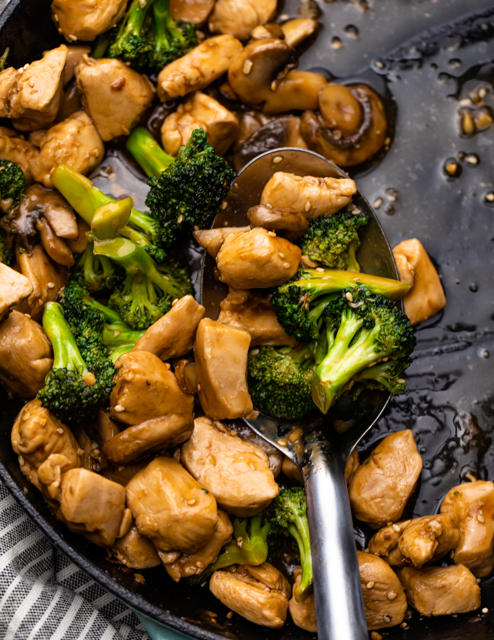 20 Minute Chicken Broccoli Stir-Fry | Gimme Delicious