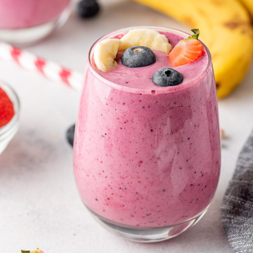 How To Make A Fruit Smoothie With Strawberries And Bananas at Peggy ...