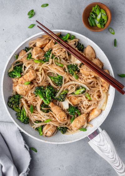 Chicken Broccoli Stir Fry Noodles | Gimme Delicious