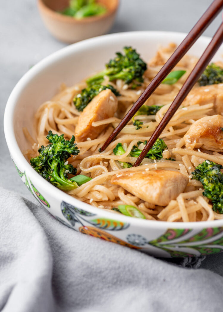 Chicken Broccoli Stir Fry Noodles | Gimme Delicious