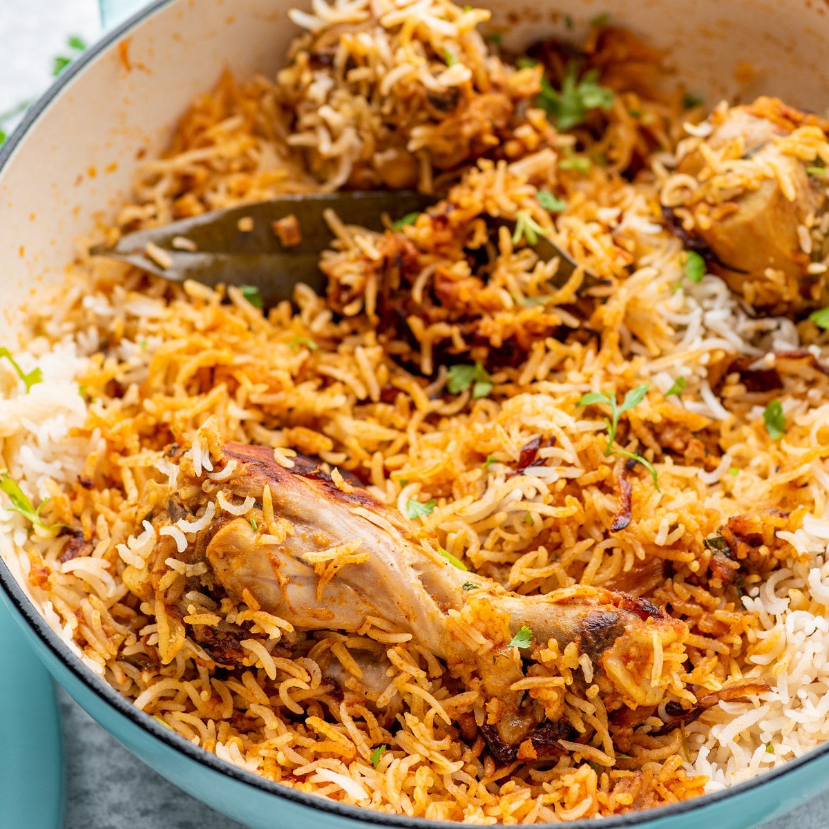 Chicken Biryani: जब टाइम हो कम और खानी हो बिरयानी तो बनाये ये टेस्टी चिकन बिरयानी 