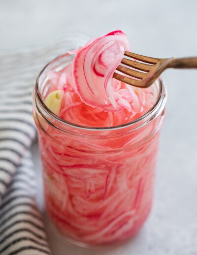 Quick 10-Minute Pickled Red Onions | Gimme Delicious